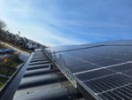 Proteção anti pombos instalada em painéis solares